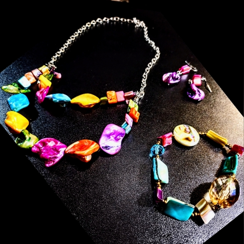 Brightly Colored Fashion Jewelry Set - Necklace Bracelet & Earrings